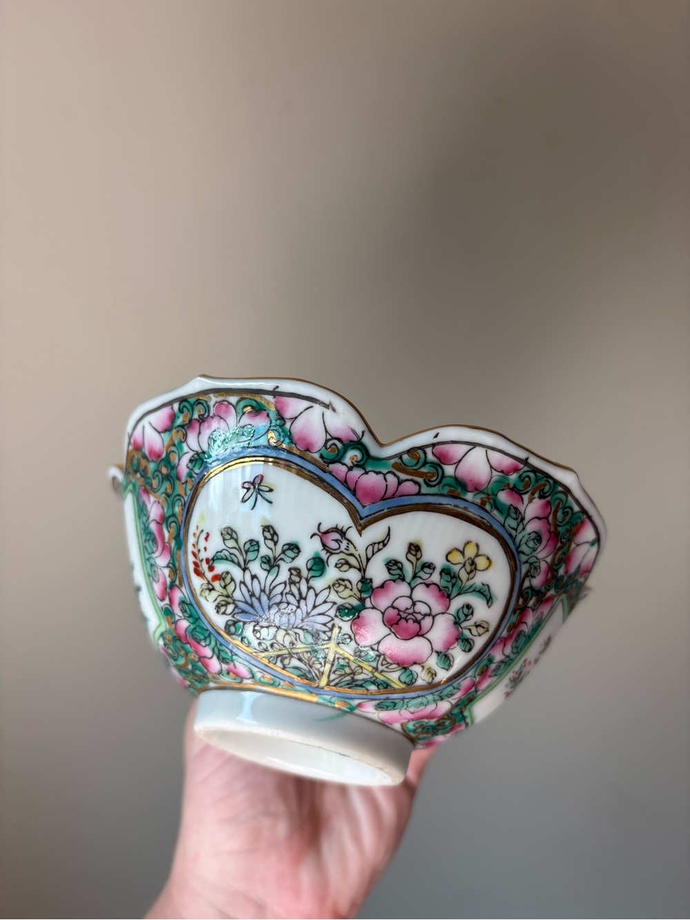 Rose Famille Ruffled Bowl
